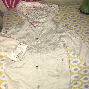 Girls khaki jacket with collar and removable hood.